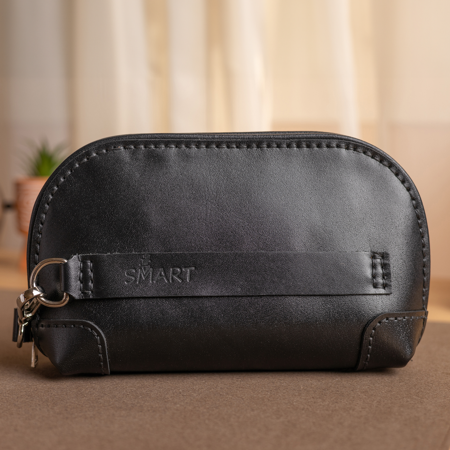 Curved handbag | Black