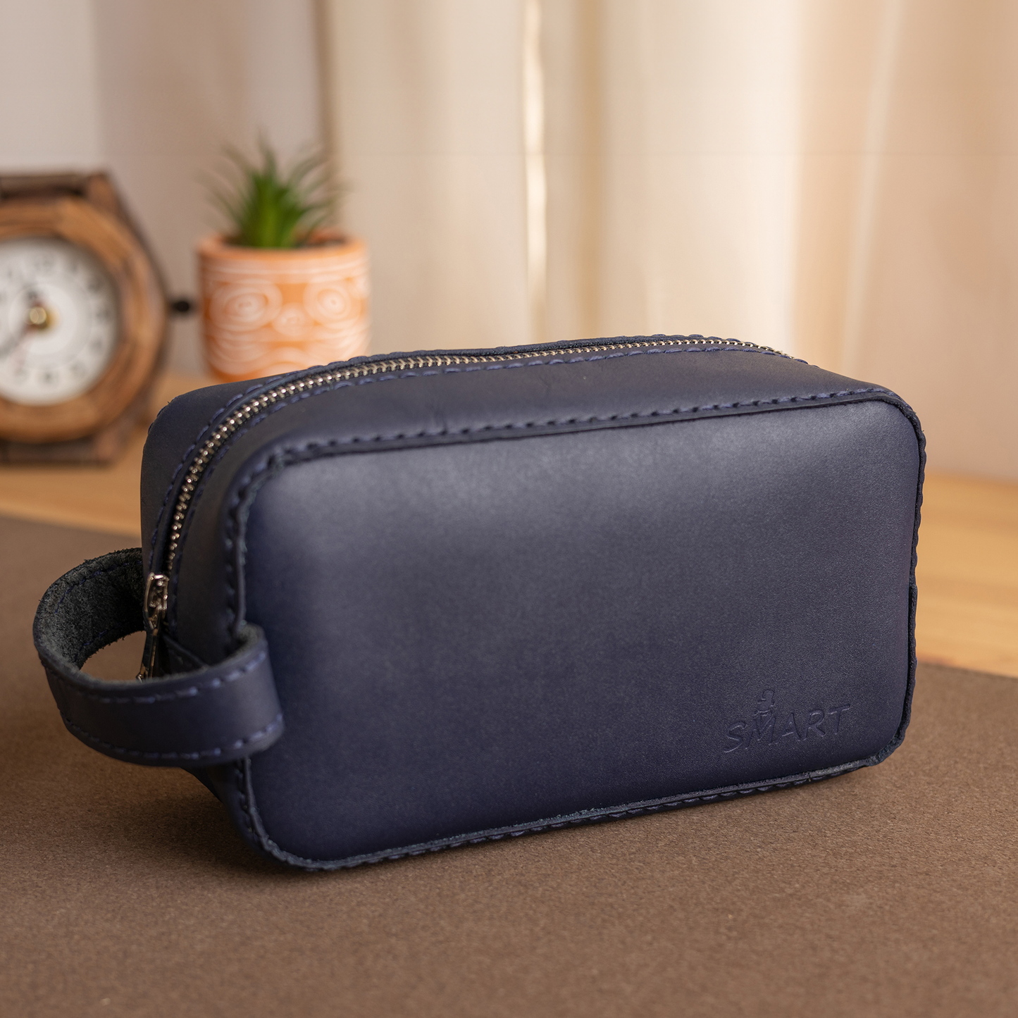 Clutched handbag | Blue