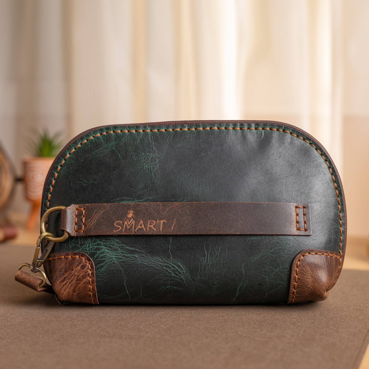 Curved handbag | Olive