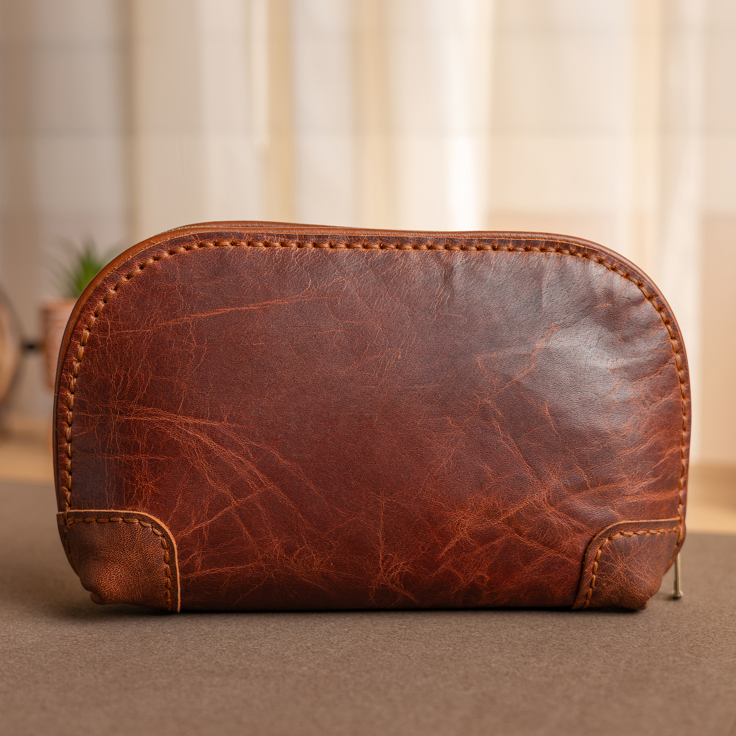 Curved handbag | Brown