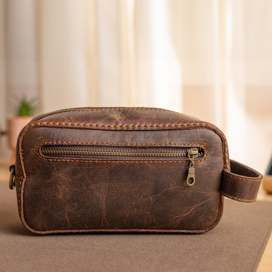 Clutched handbag | Brown